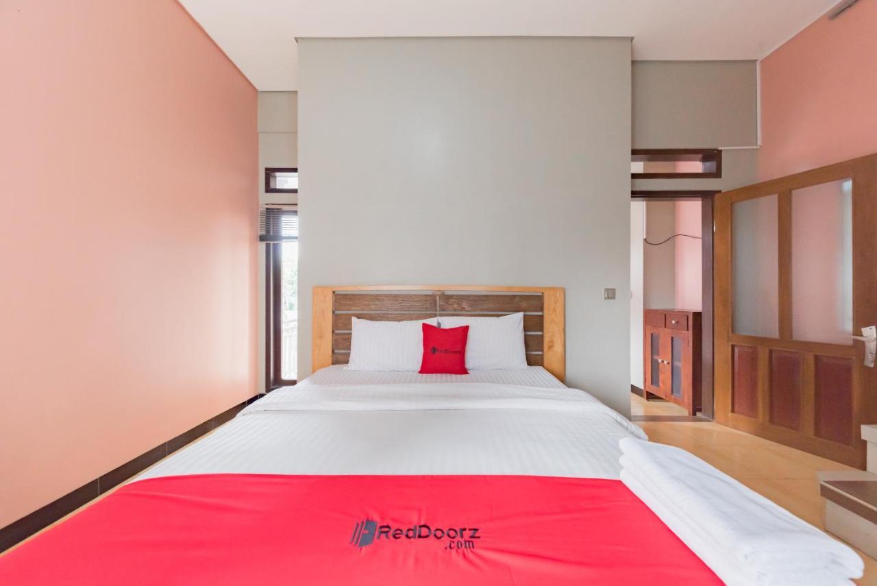 Reddoorz Syariah Near Politeknik Negeri Bandung Campus Hotel Cimahi Exterior photo
